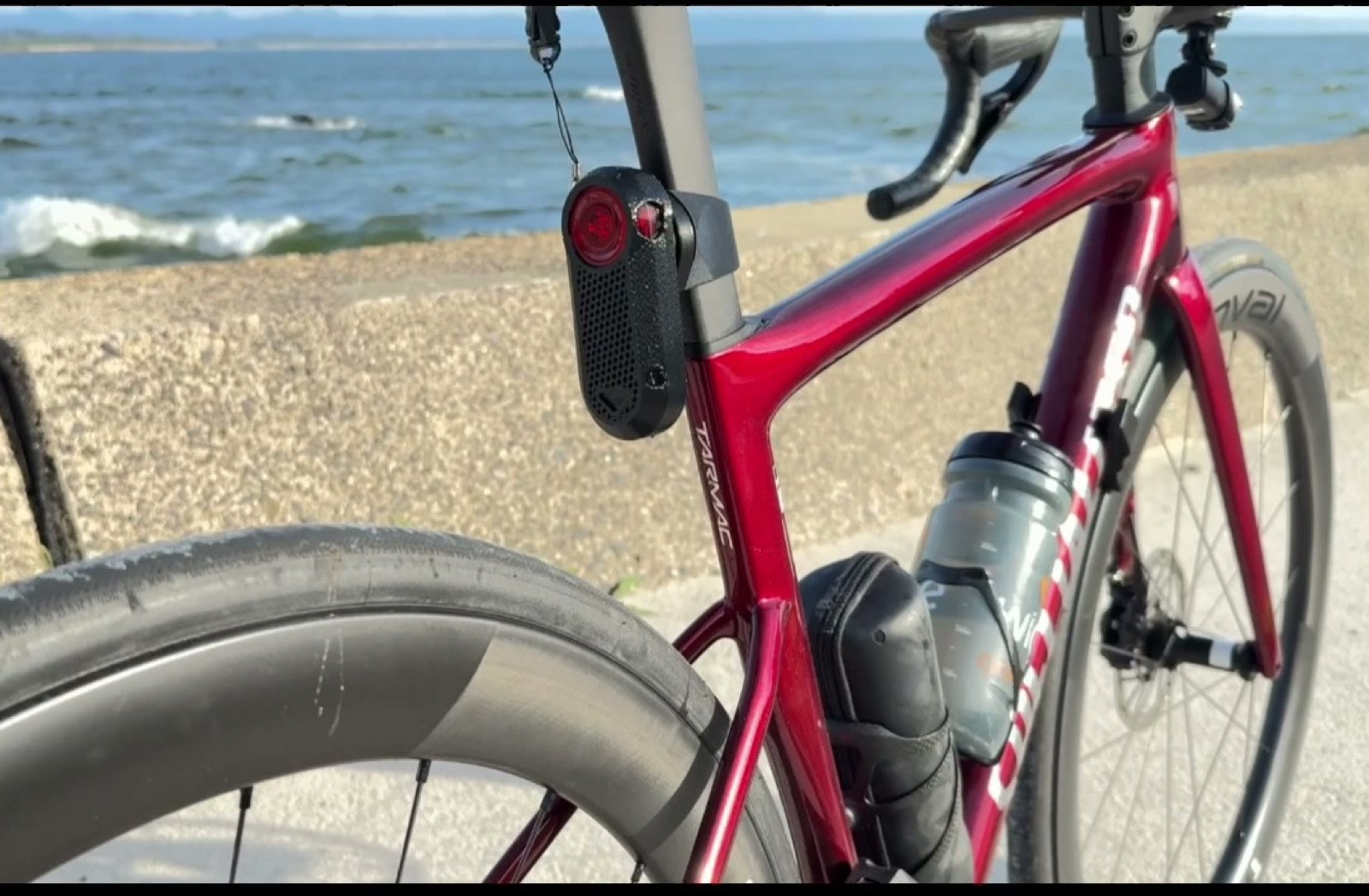 Tarmac SL8へGarmin Varia RTL515専用マウントを装着した状態