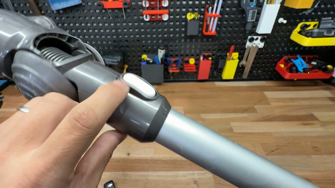 公開データを3Dプリンターで印刷して直した掃除機のボタン部品