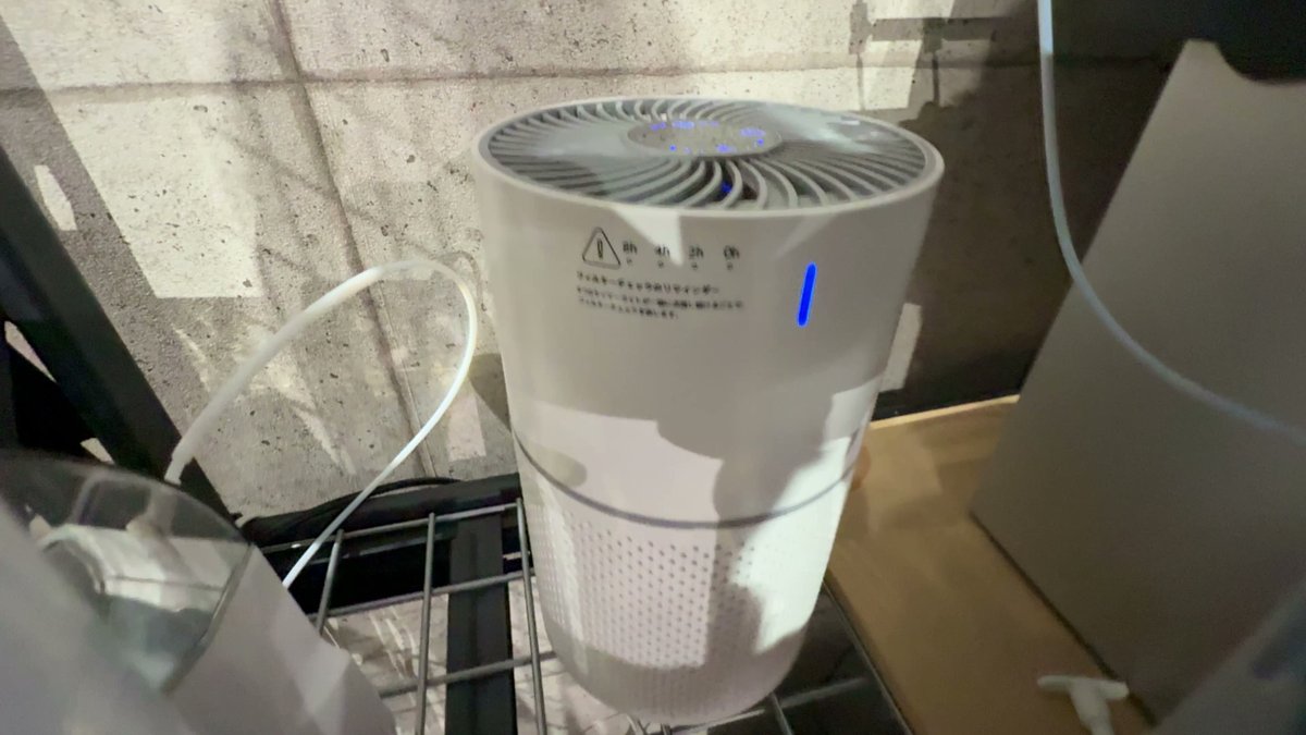 3Dプリンターの近くに置いている小型の空気清浄機